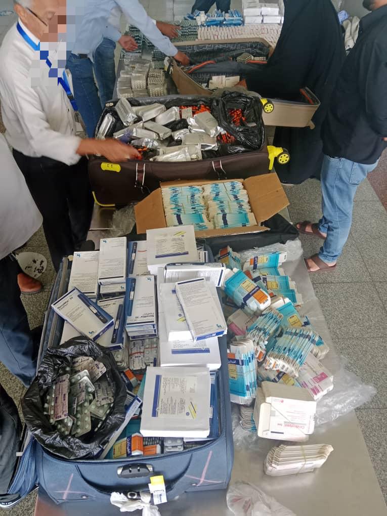 قام أفراد أمن مطار عدن الدولي بضبط شحنة كبيرة من الأدوية المهربة قادمة من مصر 1 IMG 20241129 WA0032