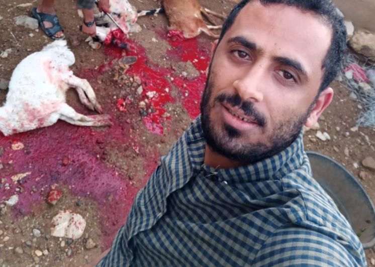 رحيل فرعون".. مواطن في عمران يحتفل بتغيير المشرف الأمني للحوثيين في مديريته بنذرٍ للفقراء 1 Screenshot ٢٠٢٤١١٢٢ ٢٠٤٦٠١