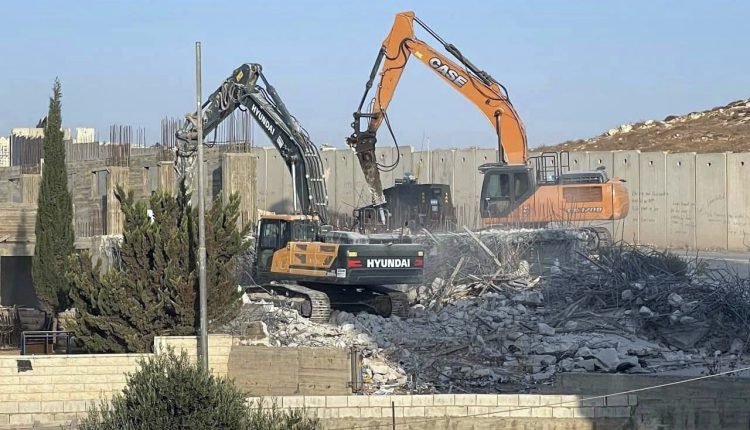 الاحتلال يهدم خمس منشآت شمال غرب القدس 1 هدم 750x430 1