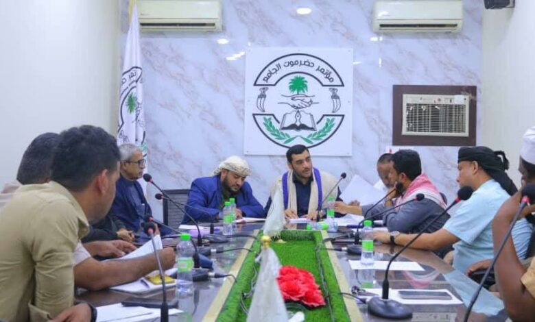 القاضي العامري .. يدعو لتضافر الجهود لمواجهة تحديات حضرموت في الاجتماع المشترك للجنة التصعيد ورؤساء مكاتب الجامع بالمديريات 1 FB IMG 1733153099801
