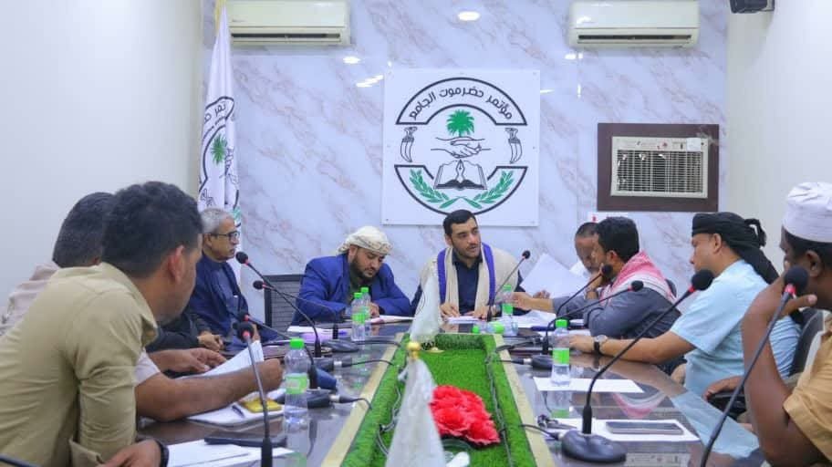 القاضي العامري .. يدعو لتضافر الجهود لمواجهة تحديات حضرموت في الاجتماع المشترك للجنة التصعيد ورؤساء مكاتب الجامع بالمديريات 1 FB IMG 1733153099801