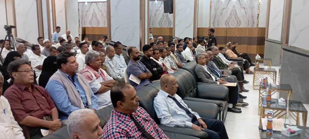 انطلاق حلقة نقاشية حاسمة في المكلا حول مستقبل الحكم الذاتي لحضرموت 1 IMG 20241207 WA0019