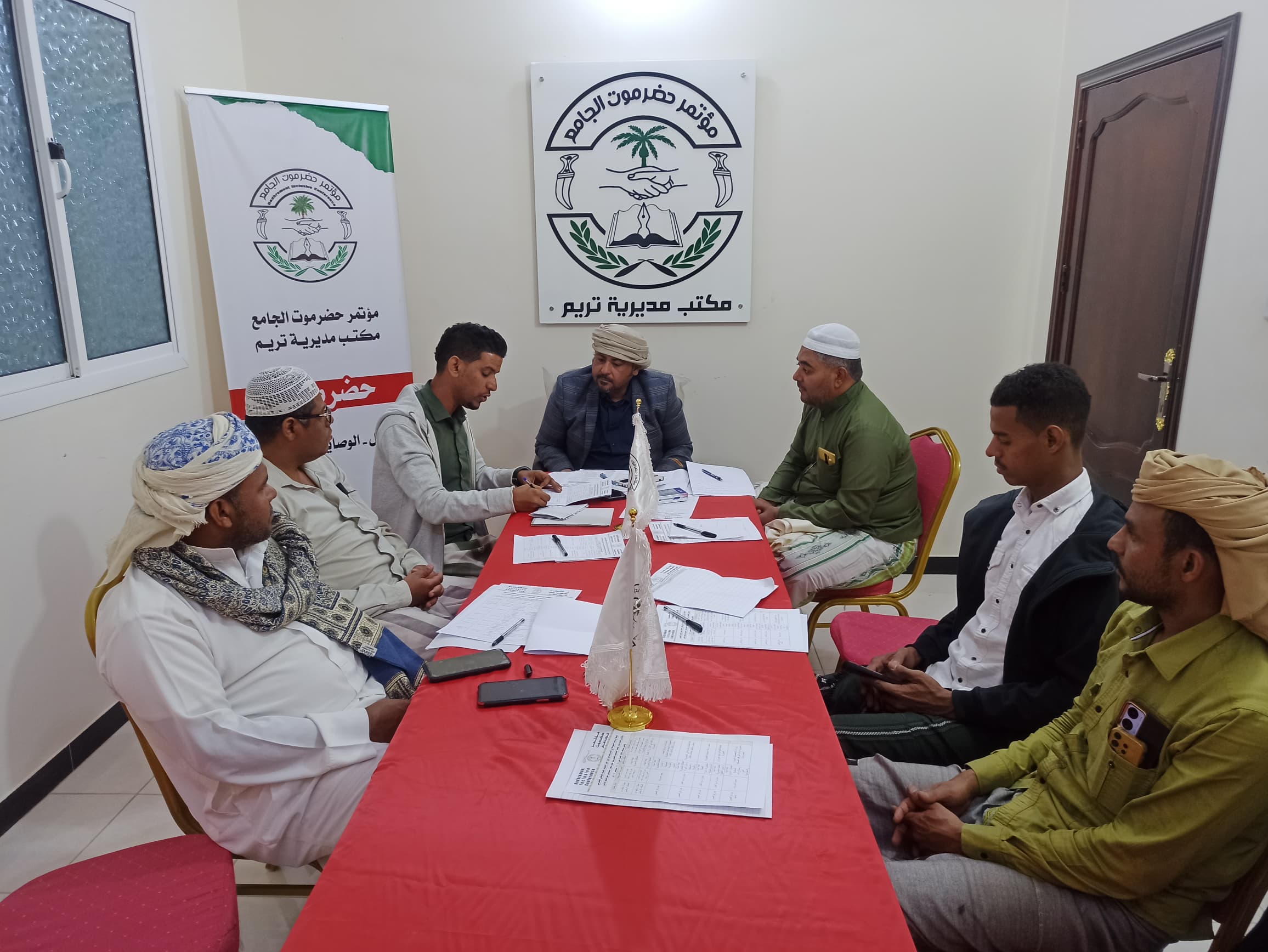 اللجنة التحضيرية بمكتب مؤتمر حضرموت الجامع بتريم تناقش استعدادات فعاليات اليوم الوطني العشرين وذكرى الهبة الشعبية الحادية عشر تحت شعار 'متحدون نحو الحكم الذاتي' 1 IMG 20241220 WA0096