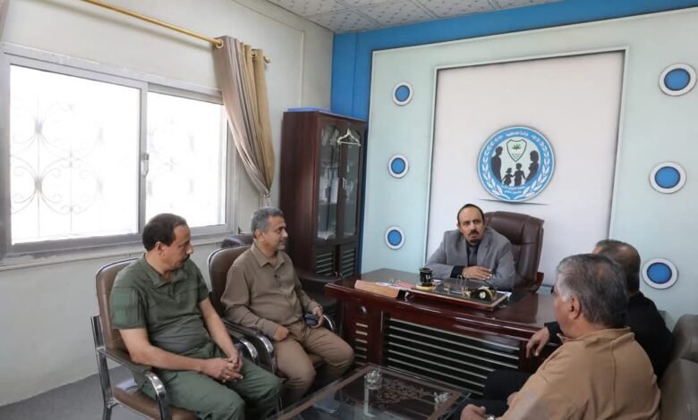 محافظ حضرموت يطلع على خطط التطوير بفرع مصلحة الأحوال المدنية بساحل حضرموت 1