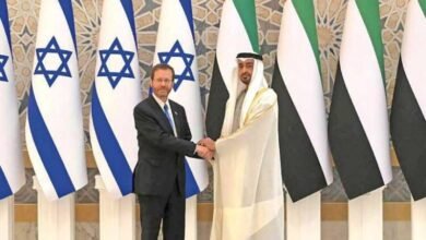 الرئيس الإماراتي مع نظيره الصهيوني