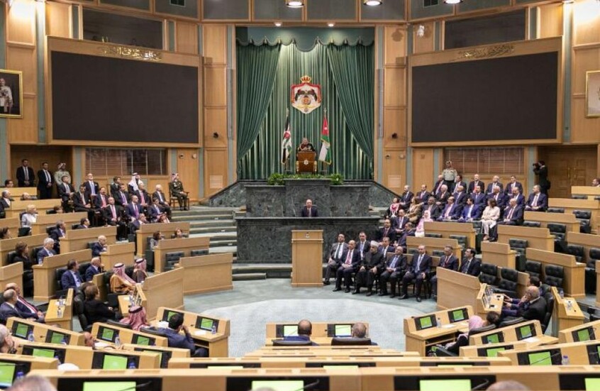 67975b494236040ef111b409