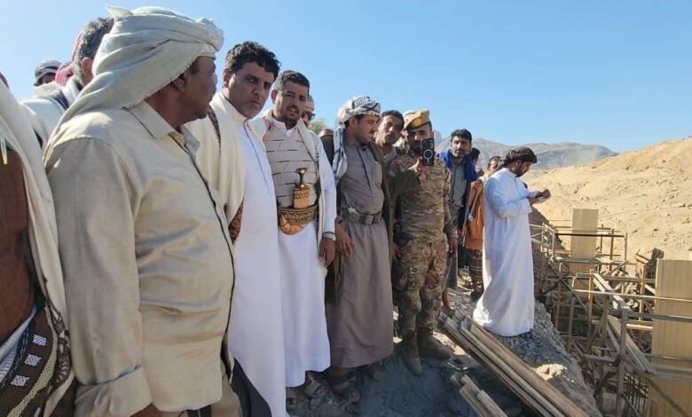 الشيخ راجح سعيد باكريت يتكفل بإنشاء جسر الحياة في منطقة الركبة بمديرية بيحان 1 IMG 20250107 WA0018