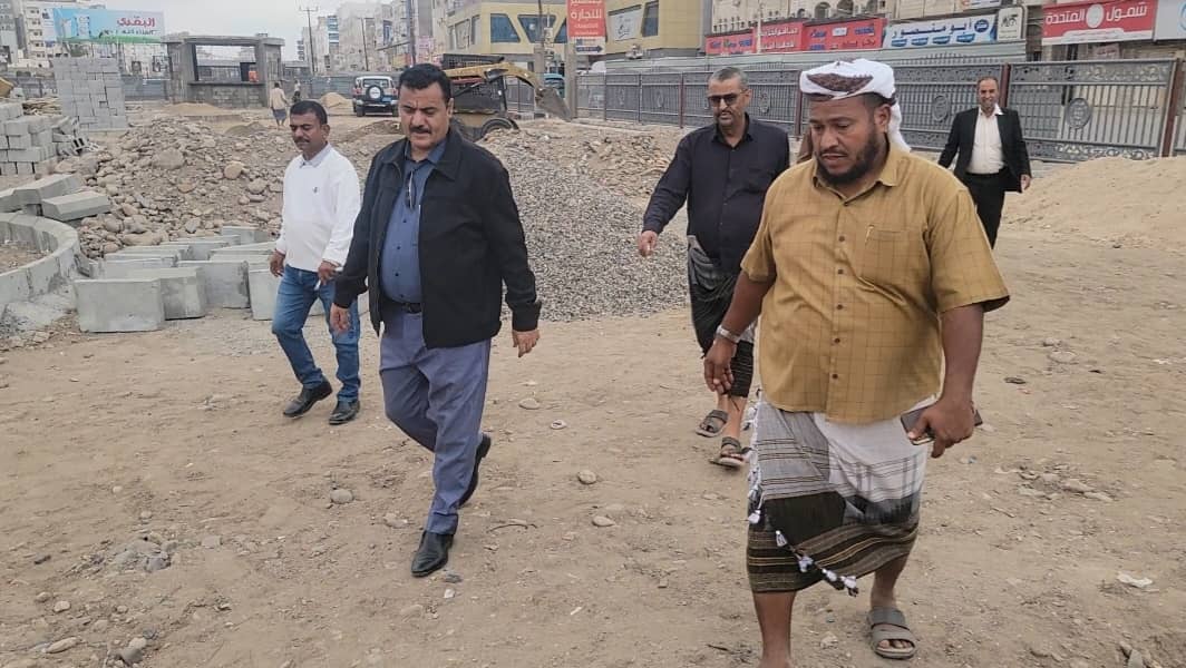 مدير عام المنصورة يتفقد مستوى إنجاز مشروع إنشاء "حديقة الزهور" بشارع التسعين 1 IMG 20250119 WA0202