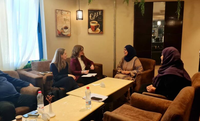 عدن: رئيسة اللجنة الوطنية للمرأة تلتقي وفد منظمة CMI للسلام لبحث التعاون المشترك 1 IMG 20250119 WA0238