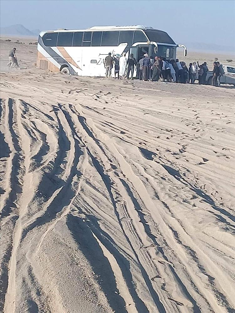 إنقاذ 47 مسافرًا من الموت عطشًا بينهم أطفال ونساء في صحراء الرويك بمنطقة العبر 1 5873980184238077830