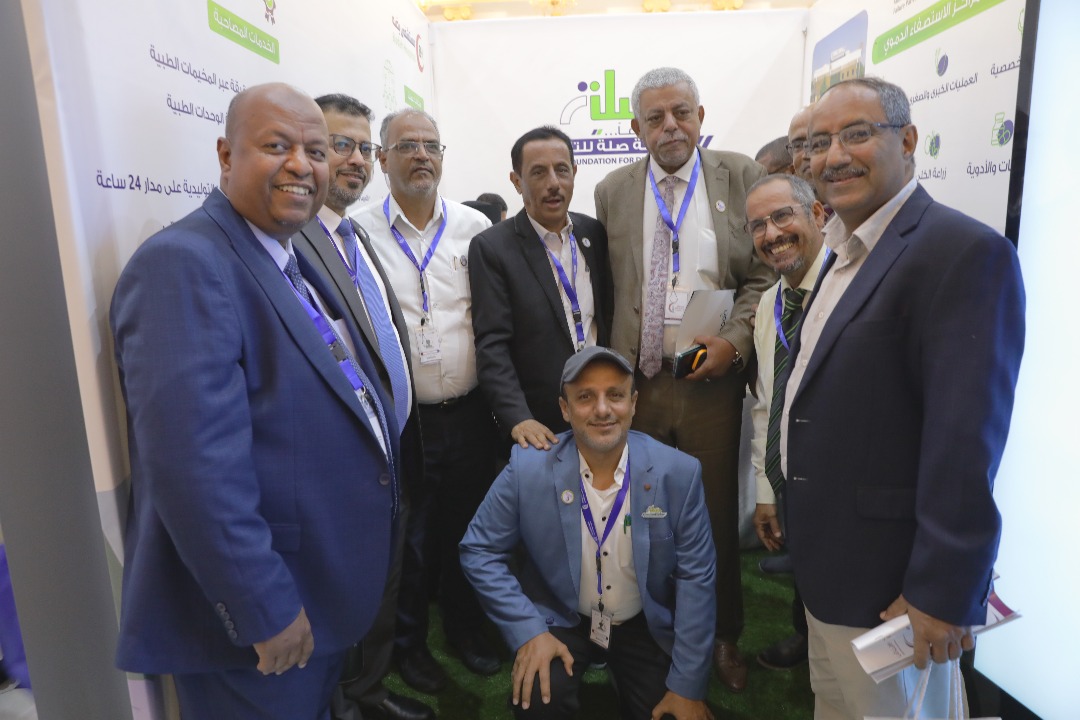 "مؤسسة صلة للتنمية تبرز مشاريعها الصحية في المؤتمر والمعرض الطبي الأول للنظام الصحي باليمن" وتتشرف بزيارة خمسه وزراء و عدد من الوكلا ومدراء العموم 1 IMG 20250219 WA0211