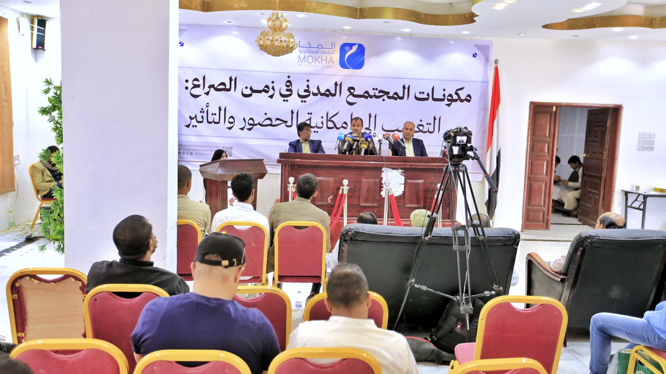 ندوة بمأرب تناقش واقع مؤسسات المجتمع المدني في زمن الحرب 1 IMG 20250220 WA0160