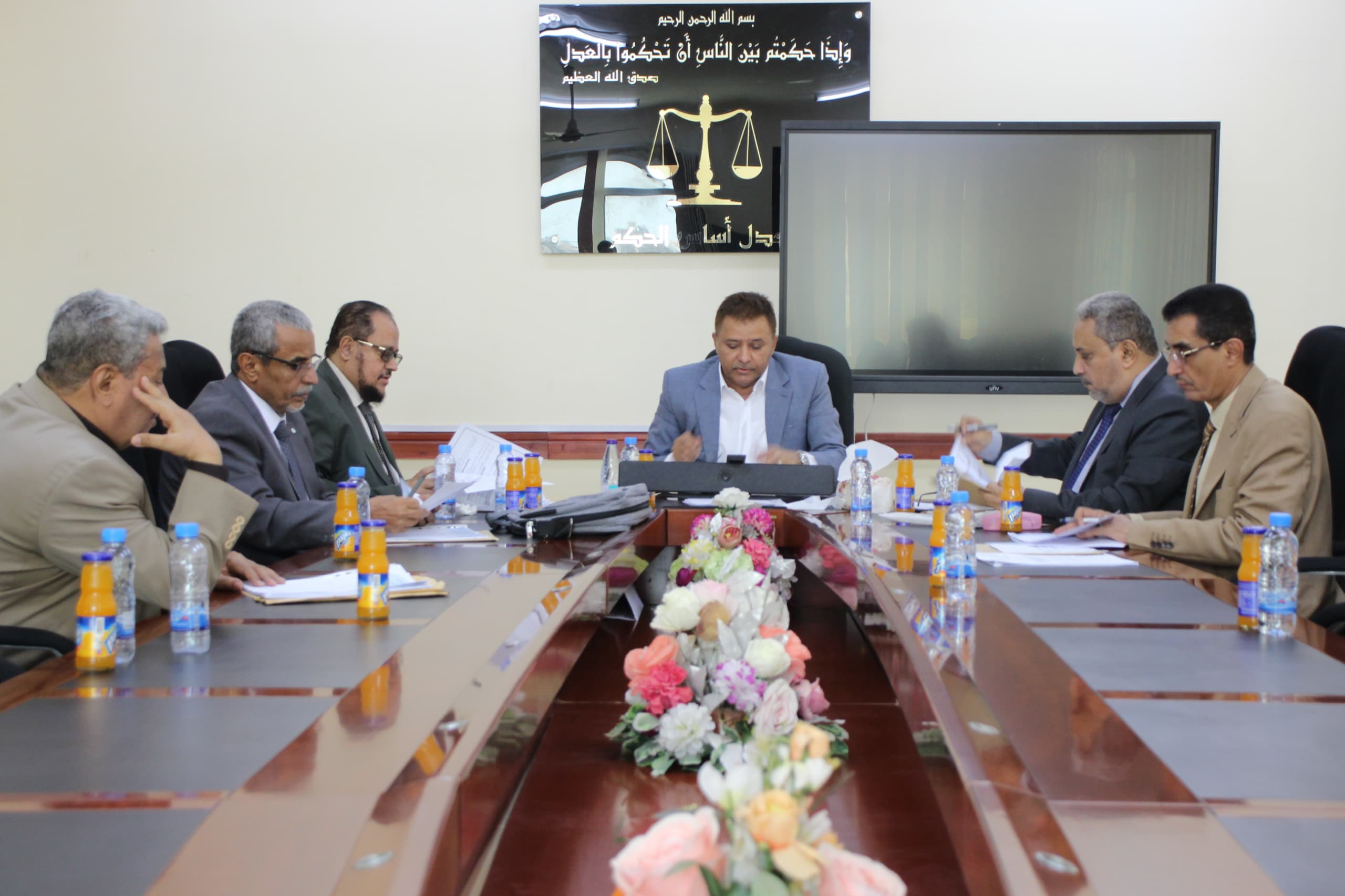 مجلس المعهد العالي للقضاء يعقد اجتماعه الدوري في العاصمة عدن برئاسة النائب العام 1 IMG 20250223 WA01761