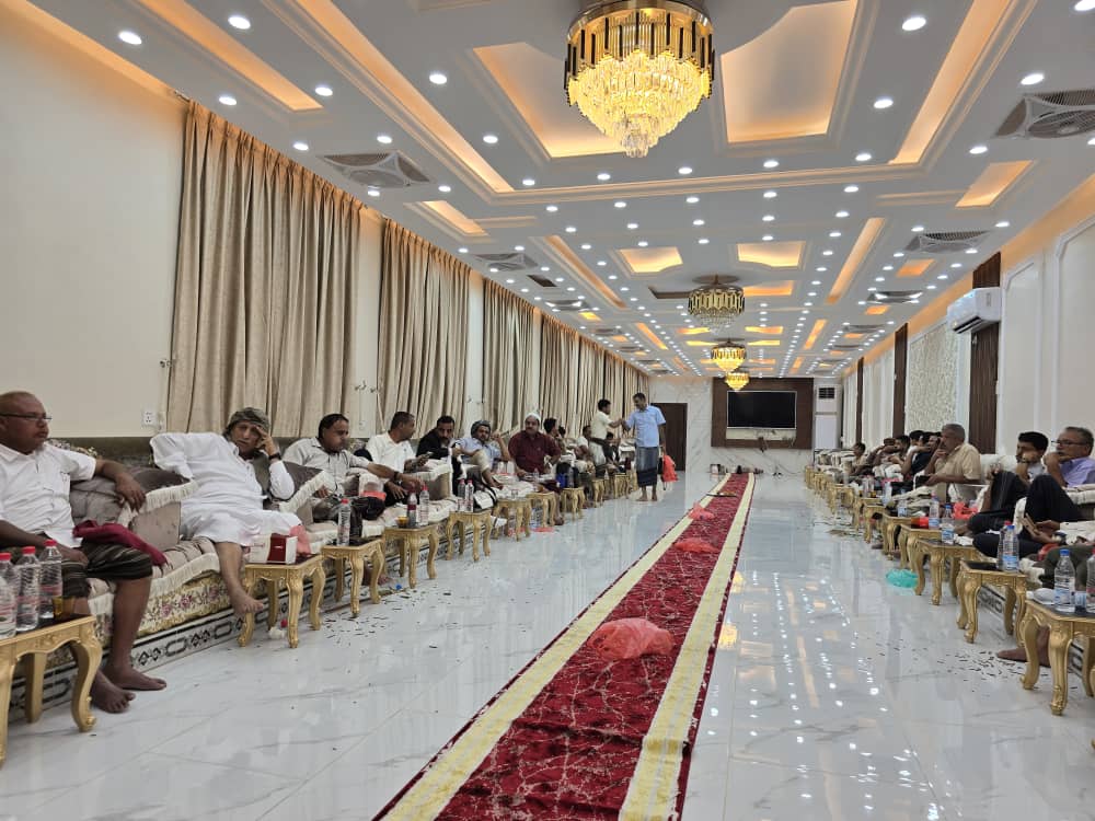 لقاء مثمر جمع كوكبة من أبناء حالمين مع المقاول صالح السقاف لمناقشة استكمال مشروع عقبة خلق 1 IMG 20250313 WA0070