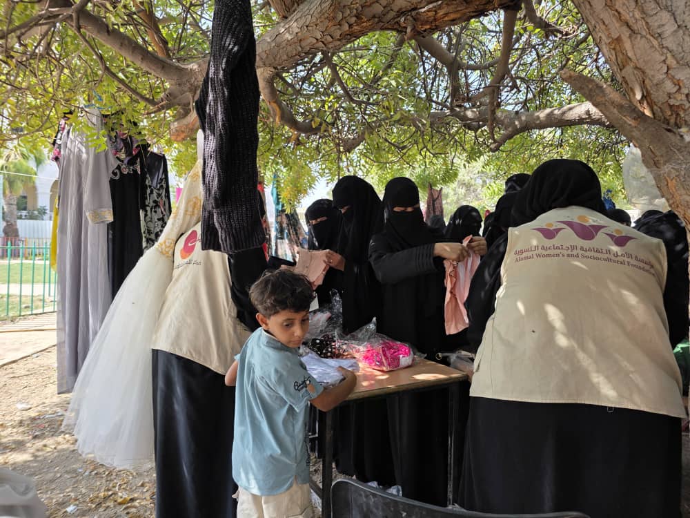 مؤسسة الأمل النسوية تدشن مبادرة اكسوهم 11 للأسر المحتاجة والأيتام وذوي الاحتياجات الخاصة بساحل حضرموت 1 IMG 20250314 WA0087