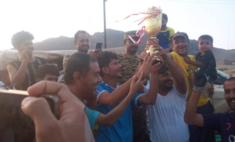 فريق الفقيد العرولي يُتوَّج بطلًا لدوري فقـداء معسكر رأس عباس بعد فوز كاسح على التنانين 1 IMG 20250322 WA0035