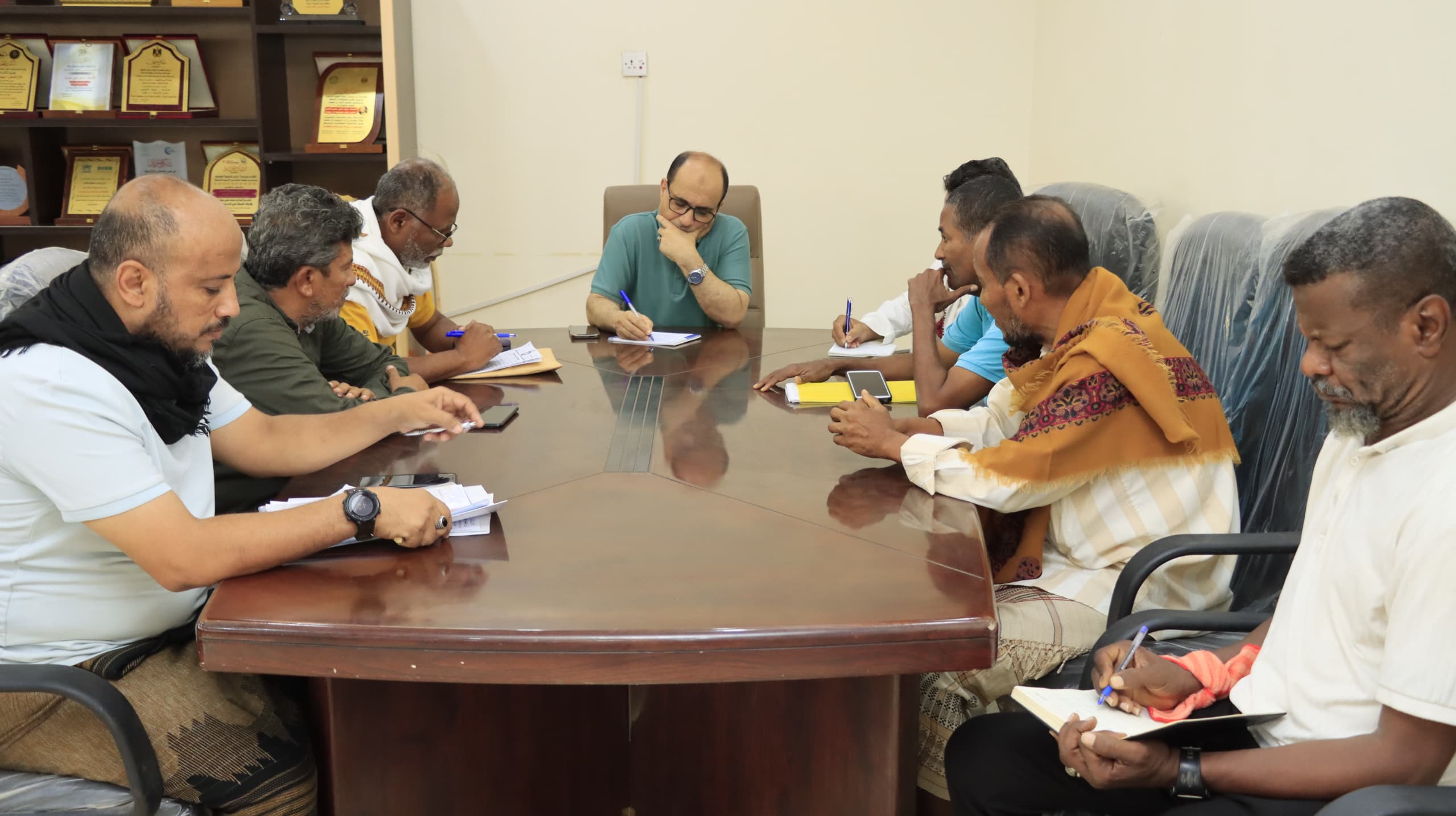 الهيئة الإدارية لنادي نصر عدن تناقش مستوى الأداء والمشاركة في الأنشطة الرمضانية 1 IMG 20250325 WA0011