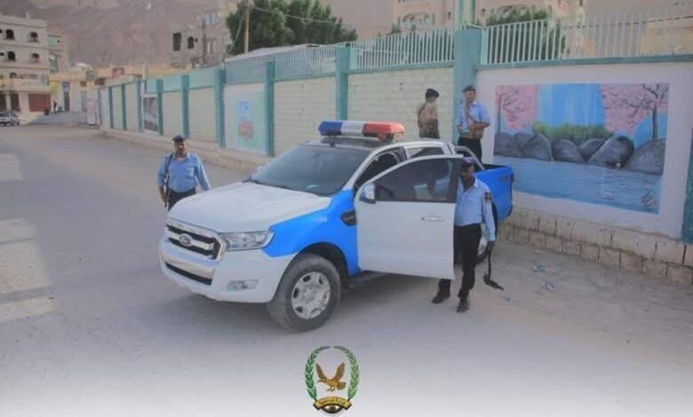 في عملية مفاجئة بسيئون .. الشرطة السياحية تطيح بمطلوبين ومتعاطي مخدرات 1 IMG 20250415 WA0060