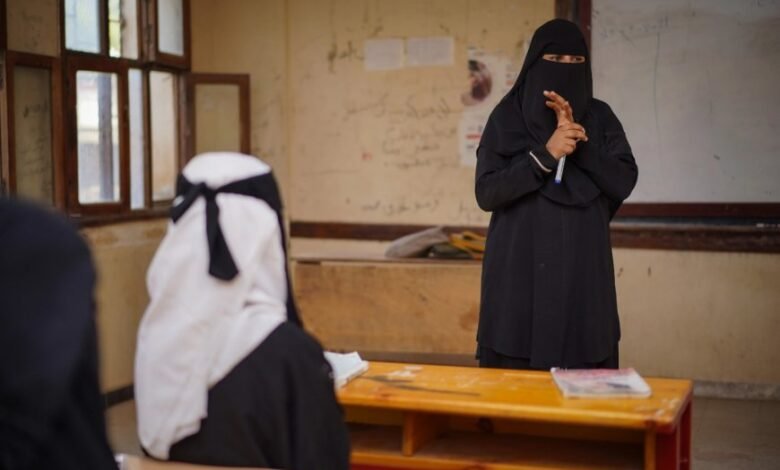في إب : مسؤولة تُعاقب على الأمانة .. من هي ولماذا أقيلت؟ 1 image 870x 6804a1ccde4e0