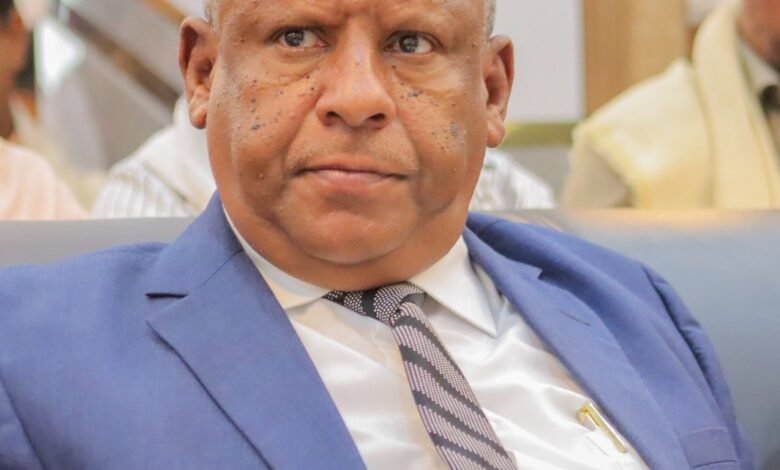 الدكتور عبدالعزيز جابر يكتب .. تعيين سالم بن بريك رئيسًا للوزراء استجابة رمزية لمطالب حضرموت أم محاولة لاحتواء التصعيد؟ 1 IMG 20250508 WA0020