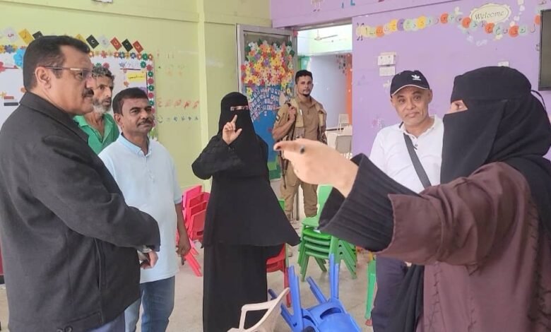مدير عام المنصورة يتفقد أعمال الترميمات في روضة الشهيد محمد باصهيب 1 IMG 20250511 WA0291