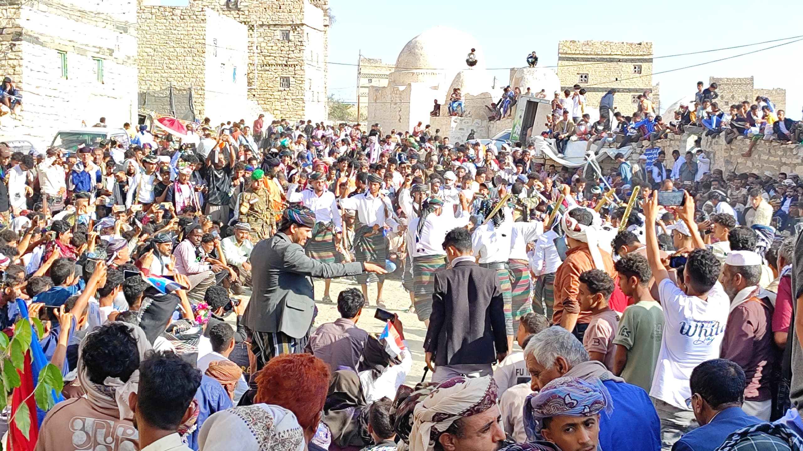 قلعة القارة التاريخية بيافع رُصـد تحتضن احتفال العيد التراثي والثقافي السادس 2025 1 IMG 20250610 WA0017