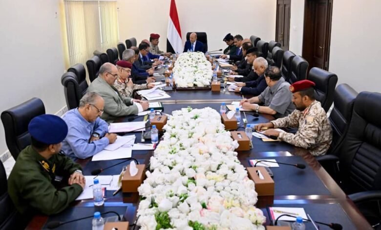 رئيس مجلس القيادة يعقد اجتماعا باللجنة الأمنية العليا ورؤساء السلطات المحلية في مسرح عمليات المنطقة العسكرية الرابعة 1 IMG 20250624 WA0055