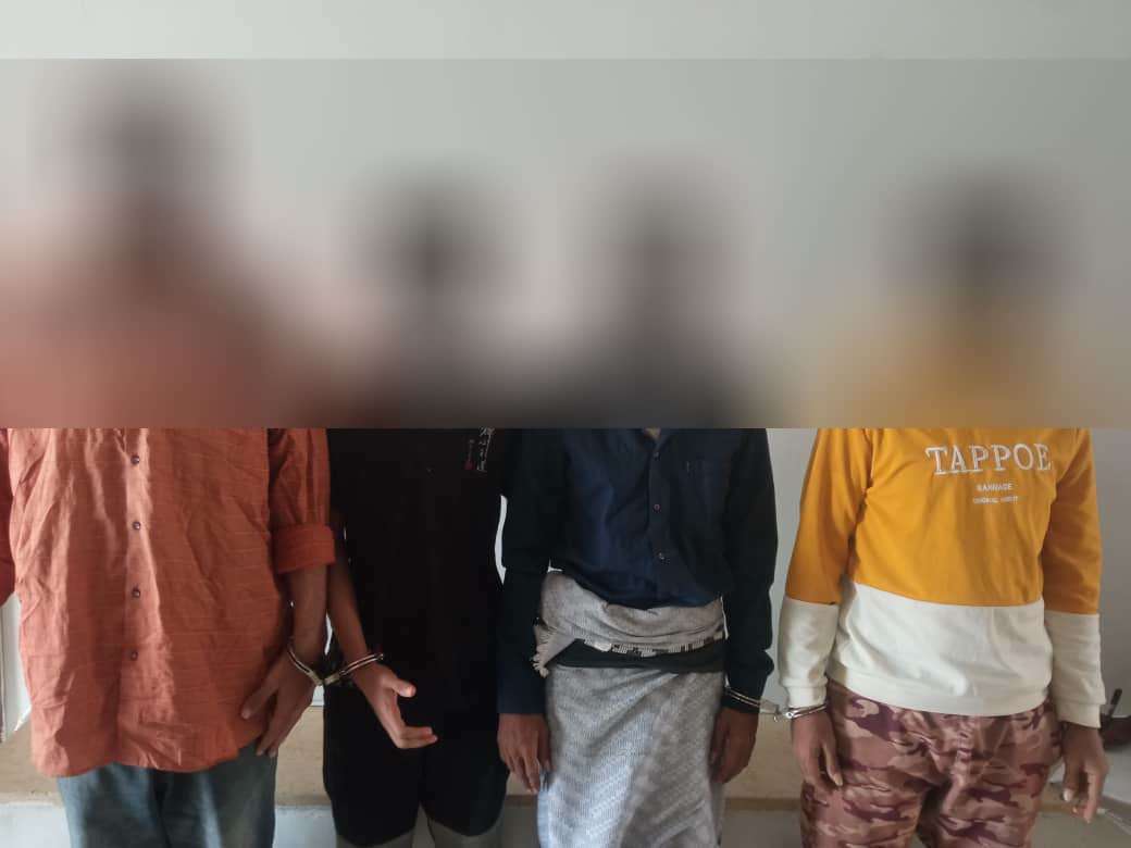 قـ. ـوات أمـ ـن العاصمة عدن تلقي القبـ ـ ـض على عصـ. ـ. ـابـ ـة إجــ ـ. ـرا مية.(تفاصيل) 1 68780b1ccf5c4