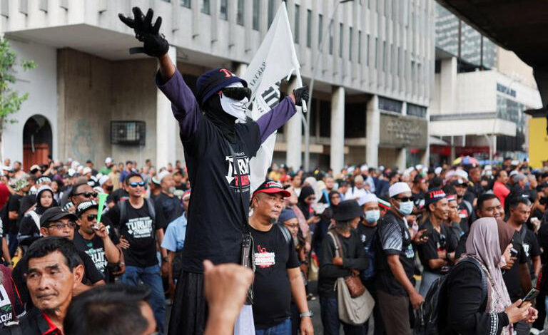 الآلاف يحـ ـتشـ ـدون في ماليزيا للمـ ـطالبة بهذا الأمر !! 1 AA1JkTMD