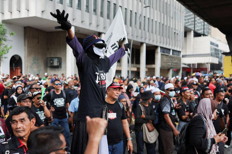 الآلاف يحـ ـتشـ ـدون في ماليزيا للمـ ـطالبة بهذا الأمر !! 1 AA1JkTMD