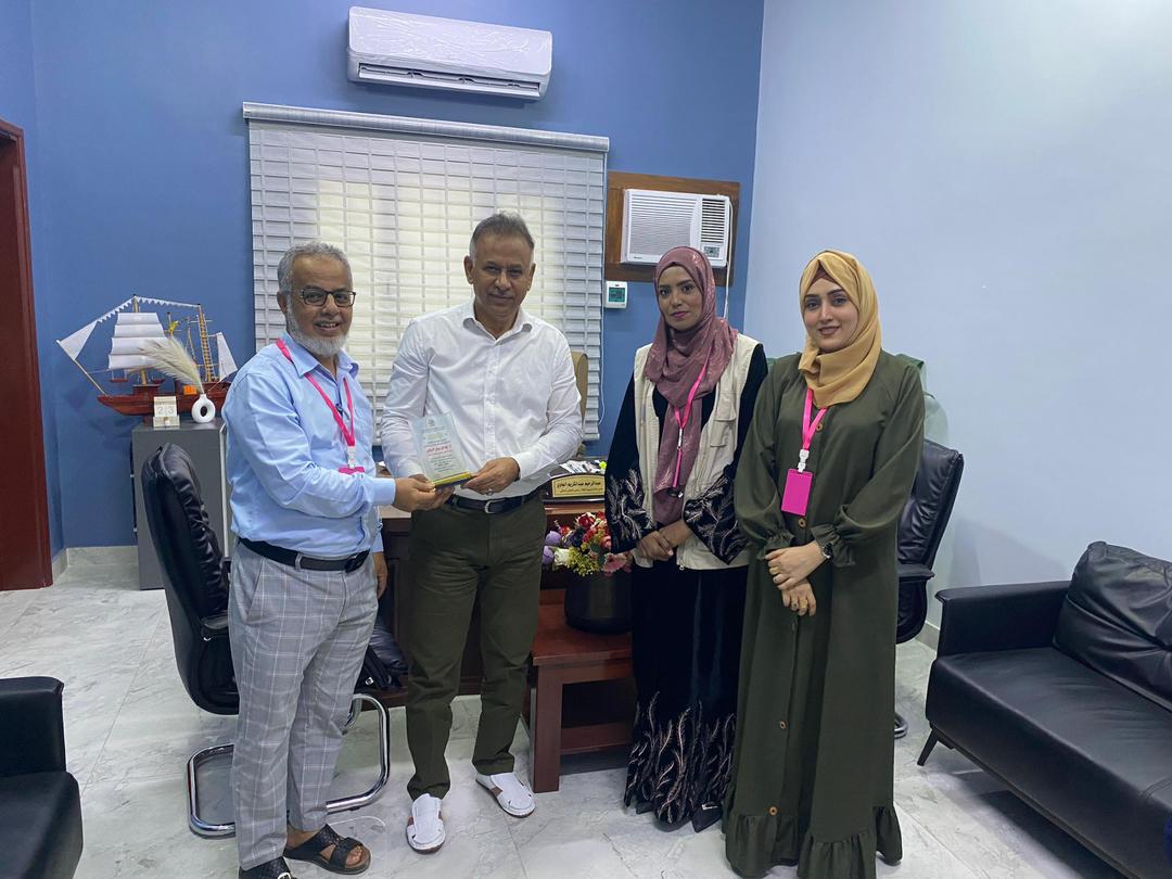 المؤسسة الوطنية لمكافحة السرطان بعدن تكرم مأمور مديرية المعلا تقديرًا لجهوده في دعم مرضى السرطان 1 IMG 20250730 WA0042