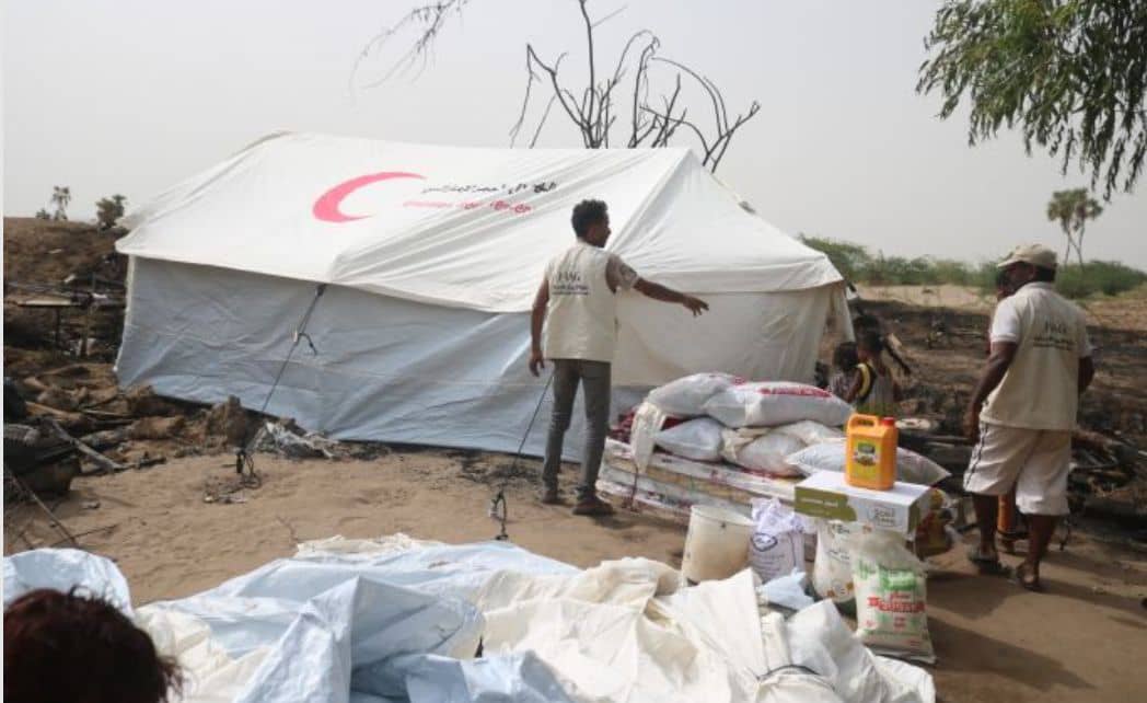 الحديدة: تدخل عاجل من خلية الأعمال الإنسانية لإغاثة أسرة نازحة احترق منزلها في الخوخة 1 IMG 20250730 WA0049