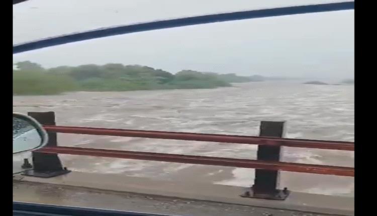 سيول الأمطار تغمر جسر الحسيني بوادي تبن في لحج 1 23 08 25 99164964 1