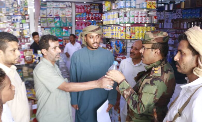 المهرة: نزول ميداني لمدير عام المديرية لضبط أسعار المنتجات في الأسواق المحلية 1 IMG 20250803 WA0043