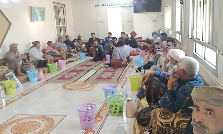 أهالي فلسان بيافع رصد يعقدون اجتماعاً لمناقشة آلية عمل الصندوق الخيري التنموي وأولوياته 1 IMG 20250809 WA0004