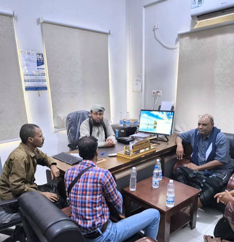 مدير عام المضاربة يلتقي استشاري البنك الدولي ويناقش معه الانشطة الجاري تنفيذها بالمديرية 1 IMG 20250812 WA0004