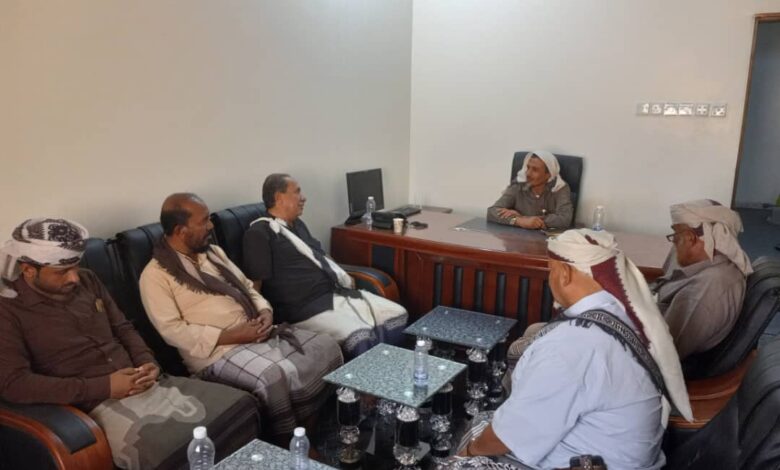 مدير عام أوقاف شبوة يلتقي أهالي حي (611) بعتق للحفاظ على دور العبادة والمرافق الدينية 1 IMG 20250812 WA0010