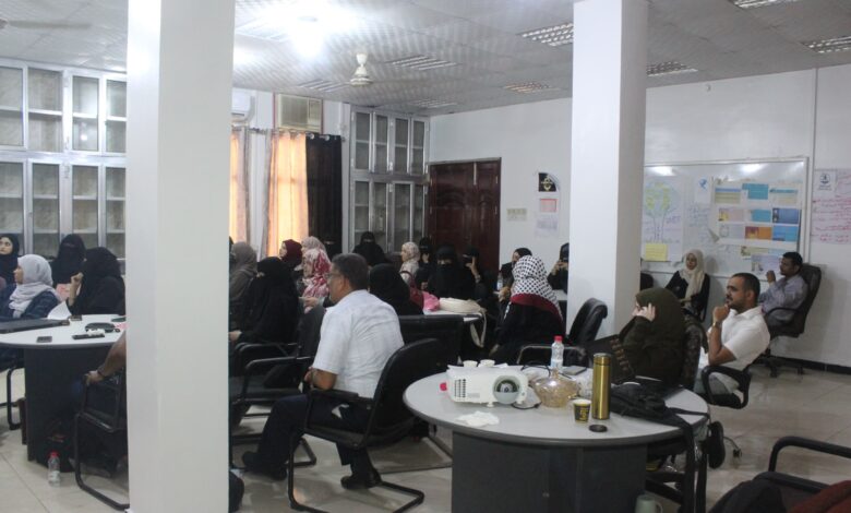 مديرة مركز دراسات المرأة د. هدى علوي تدشن استعراض تصاميم ستة مشاريع بعدن 1 IMG 20250812 WA0020