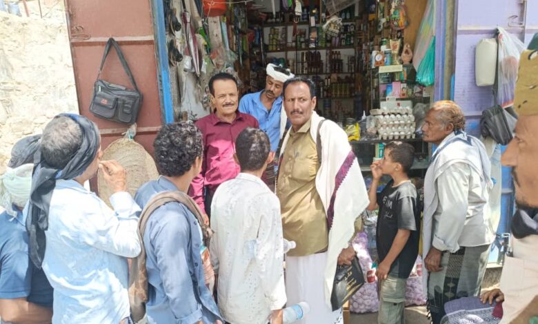 غانم ينفذ نزولا ميدانيا على المحال التجارية في سوق الربوع بالقبيطة 1 IMG 20250812 WA0061