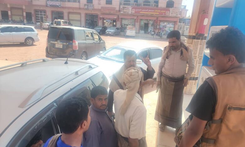 مدير عام رضوم يشدد على الالتزام بتسعيرة المشتقات النفطية المحددة من قبل شركة النفط بالمحافظة 1 IMG 20250814 WA00111