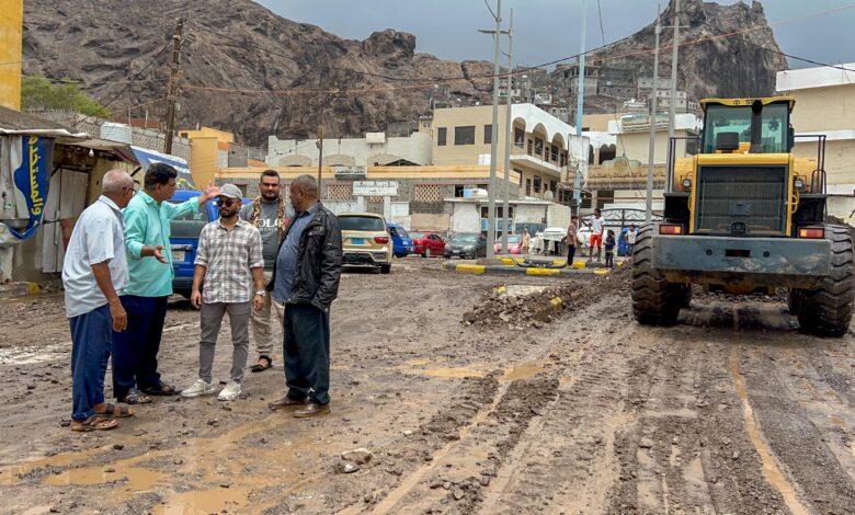 مدير عام صيرة يتفقد أعمال شفط مياه الأمطار ورفع المخلفات في المديرية 1 IMG 20250819 WA0104