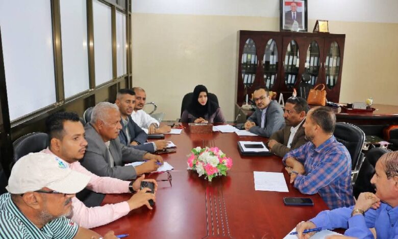 تعز: وكيل المحافظة للشؤون الصحية تعقد اجتماعاً موسعاً وتفتتح مركز معالجة الإسهالات المائية والكوليرا 1 IMG 20250821 WA0015