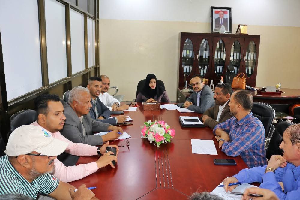 تعز: وكيل المحافظة للشؤون الصحية تعقد اجتماعاً موسعاً وتفتتح مركز معالجة الإسهالات المائية والكوليرا 1 IMG 20250821 WA0015