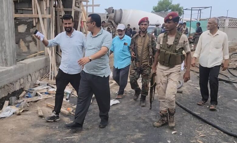 مدير عام المنصورة يتفقد أعمال المرحلة الثانية لمشروع إنشاء صالة رياضية لنادي أهلي عدن 1 IMG 20250821 WA0061