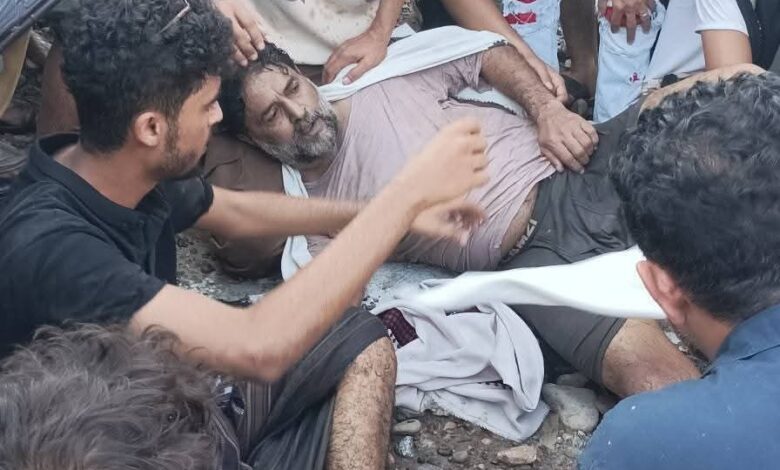 الدكتور الجبواني يطمئن على صحة القائد أبو همام بعد إنقاذه مسن من الفيضانات بالعاصمة عدن 1 IMG 20250824 WA0012