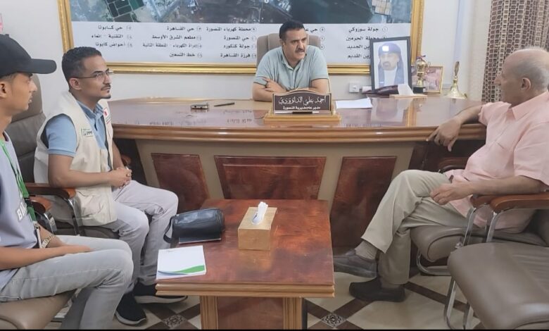 مدير عام المنصورة يشيد بتدخلات الجمعية اليمنية للصحة الإنجابية بالمديرية 1 IMG 20250825 WA0016