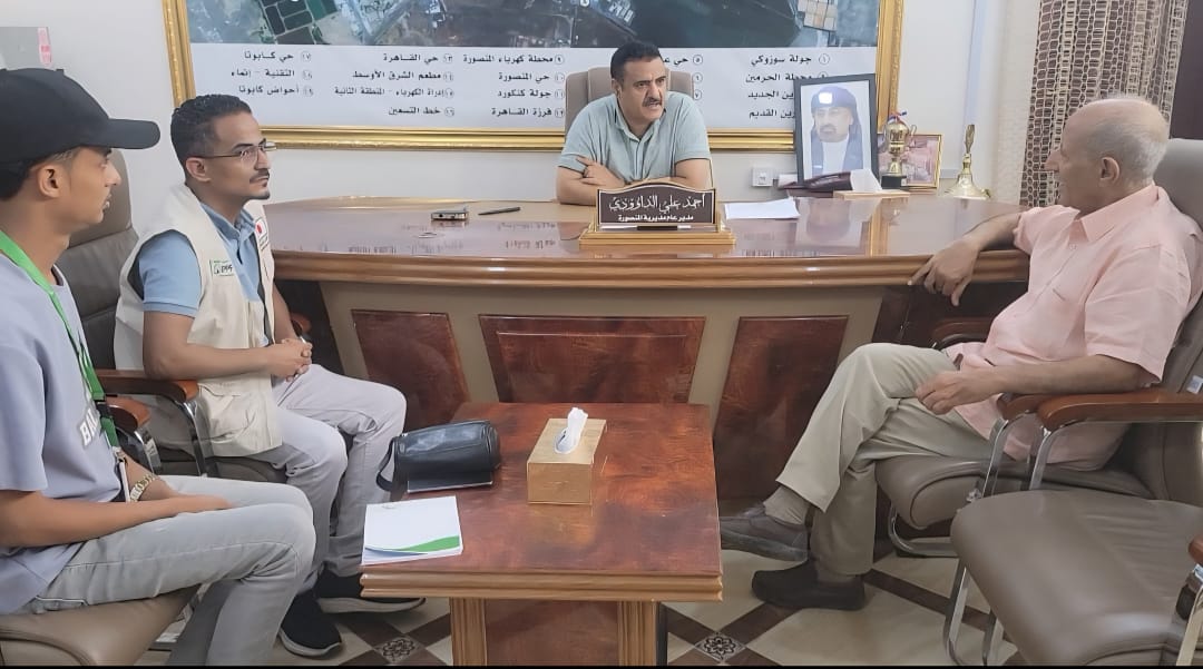 مدير عام المنصورة يشيد بتدخلات الجمعية اليمنية للصحة الإنجابية بالمديرية 1 IMG 20250825 WA0016