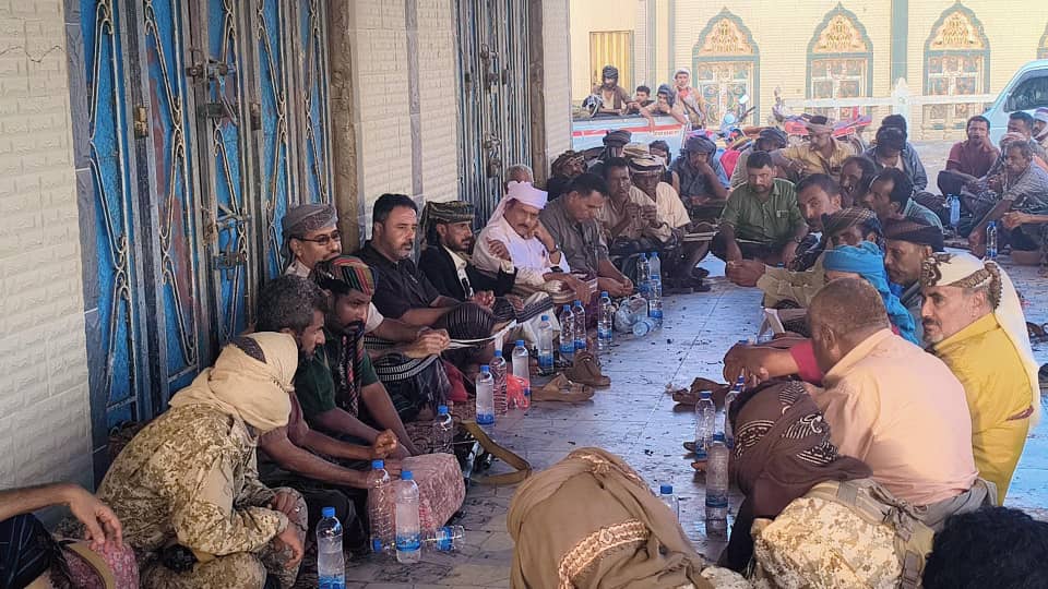 رئيس تنفيذية انتقالي أبين يلتقي قبائل باكازم أحور للوقوف على مطالبها 1 IMG 20250828 WA00571