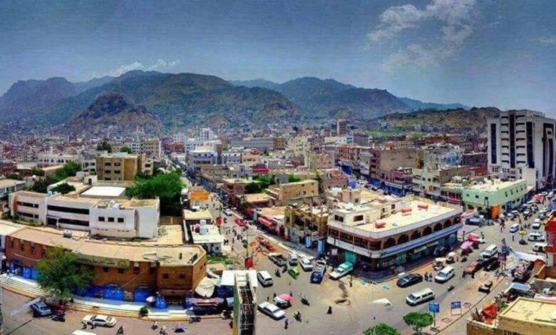 محاضر رسمية تُـ ـنتـ ـزع بالقـ ـوة .. تفاصيل هـ ـجـ ـوم على لجنة ضبط الأسعار التابعة لمكتب الصناعة والتجارة في تعز 1 IMG ٢٠٢٥٠٨٠٣ ٢١٢٤٤٧