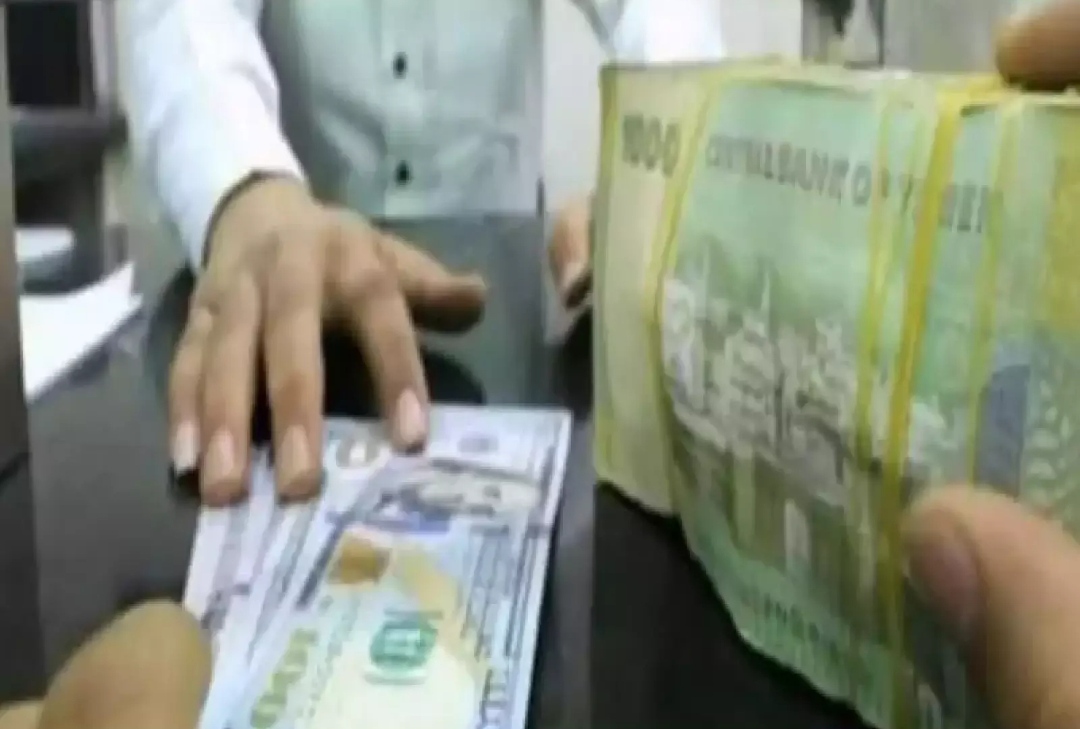 بعد قرارات تقييد الحوالات وبيع العملات .. عدن تواجه شحًّا حادًا في السيولة 1 IMG ٢٠٢٥٠٨١٠ ١١٠٧٣٦